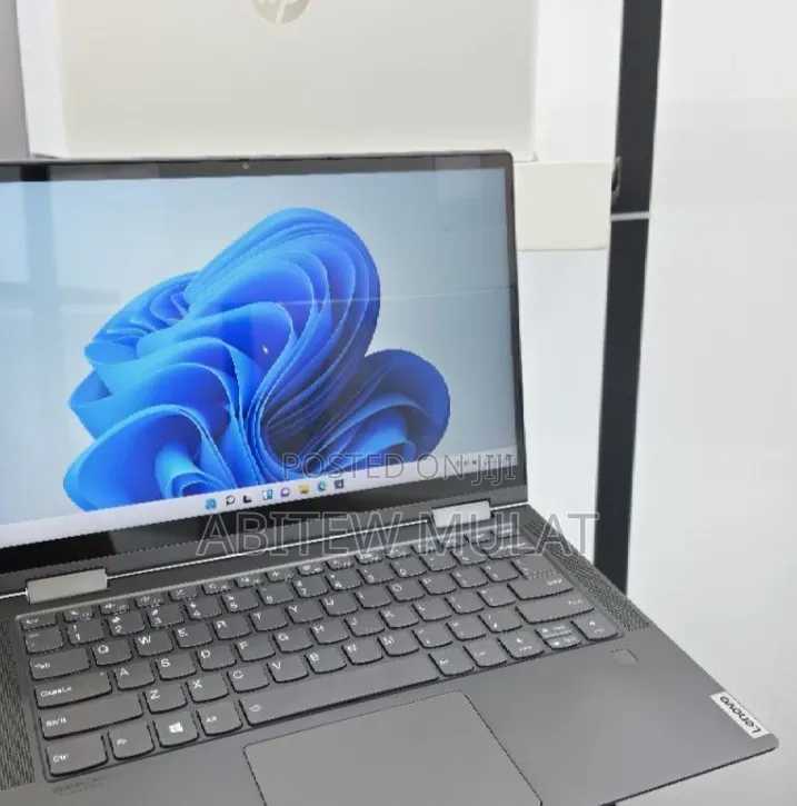 New Laptop Lenovo Yoga 710 16GB Intel Core i5 SSD 512GB