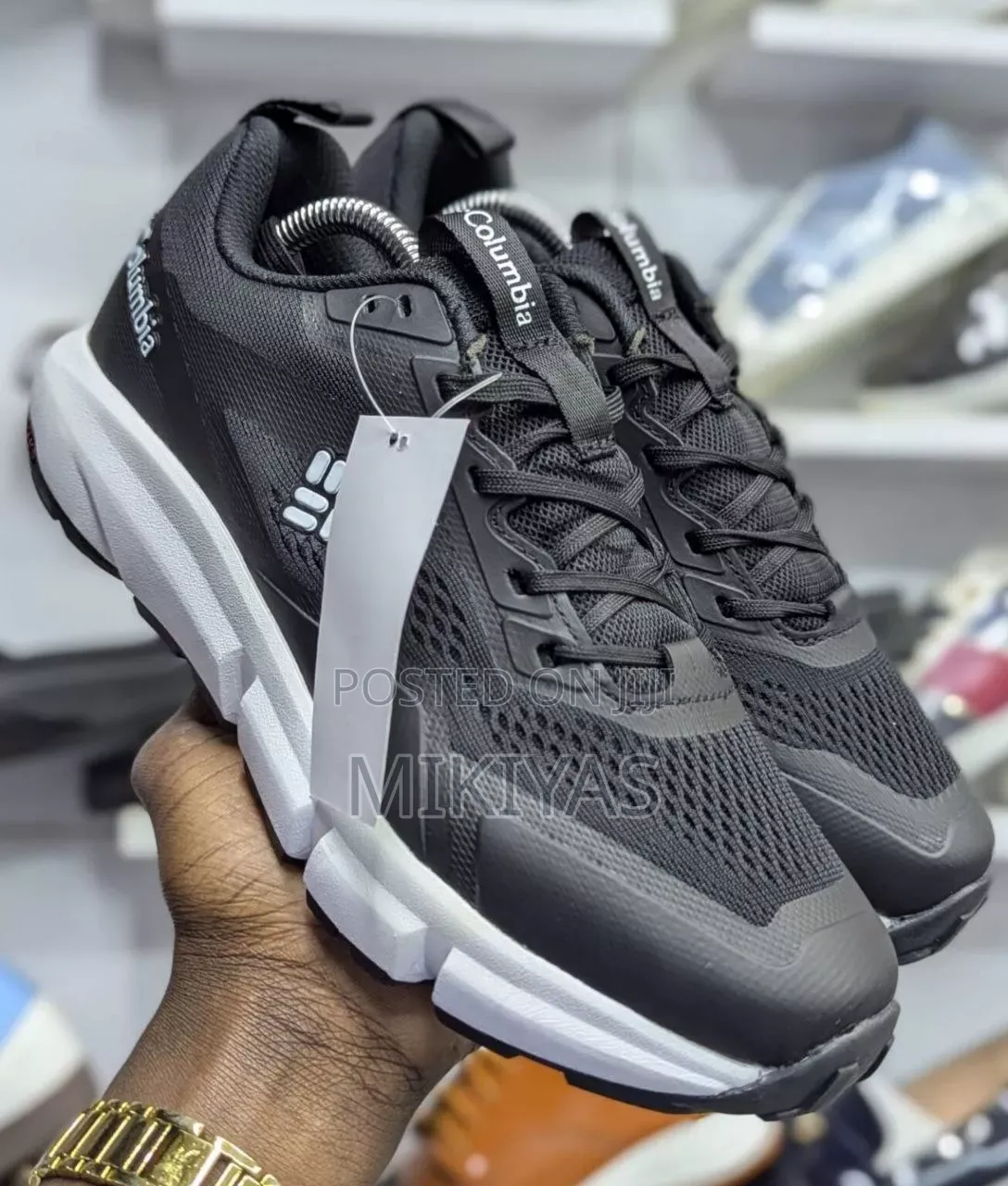 Come and Buy Some Shoes. አሉ ብዙ