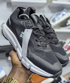 Come and Buy Some Shoes. አሉ ብዙ
