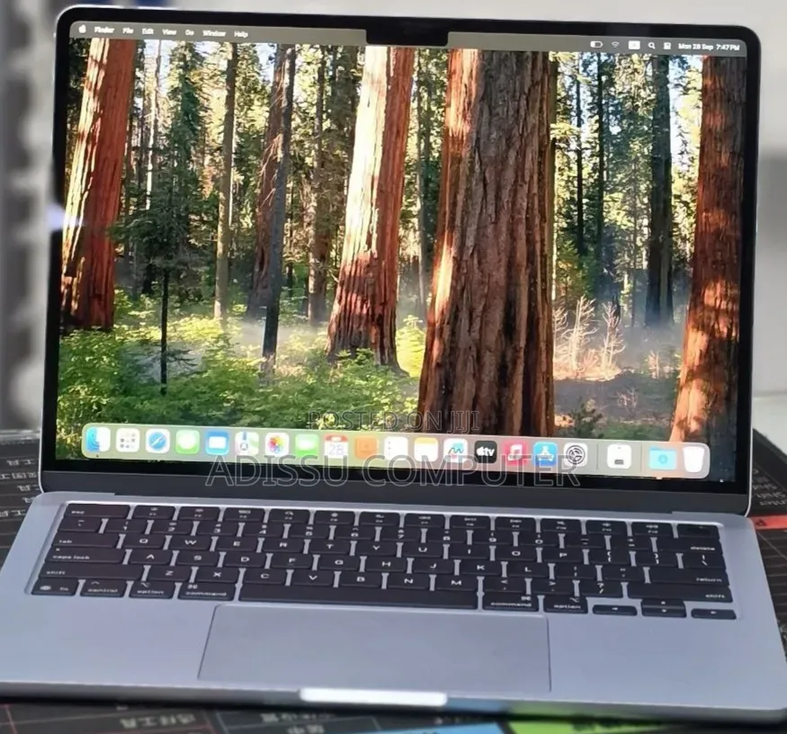 New Laptop Apple MacBook Air 2025 M4 16GB Apple M4 SSD 512GB