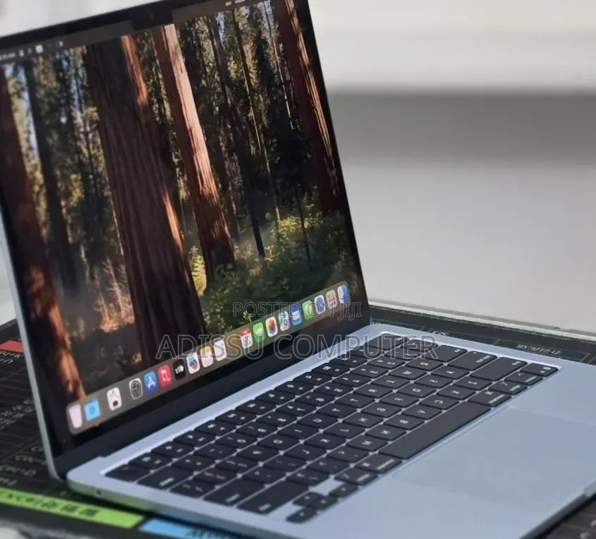 New Laptop Apple MacBook Air 2025 M4 16GB Apple M4 SSD 512GB