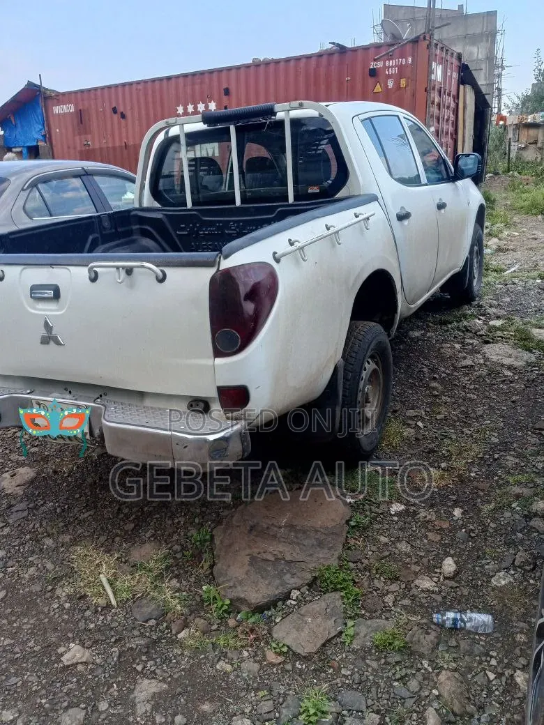 Mitsubishi L200 2010
