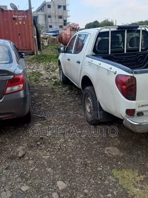 Mitsubishi L200 2010