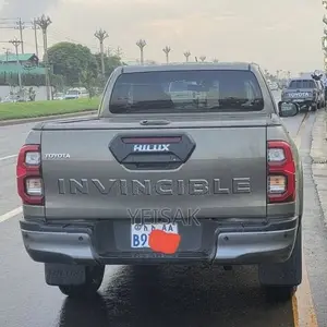 Toyota Hilux 2021 Gray