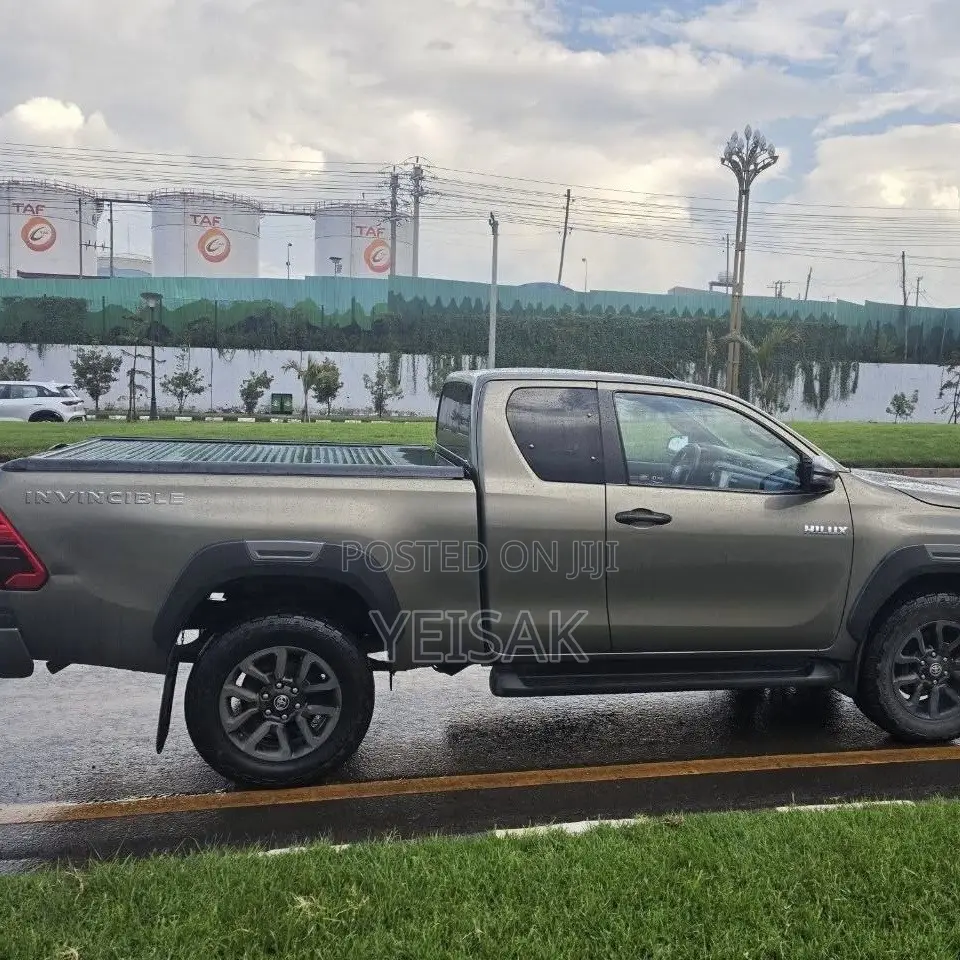 Toyota Hilux 2021 Gray