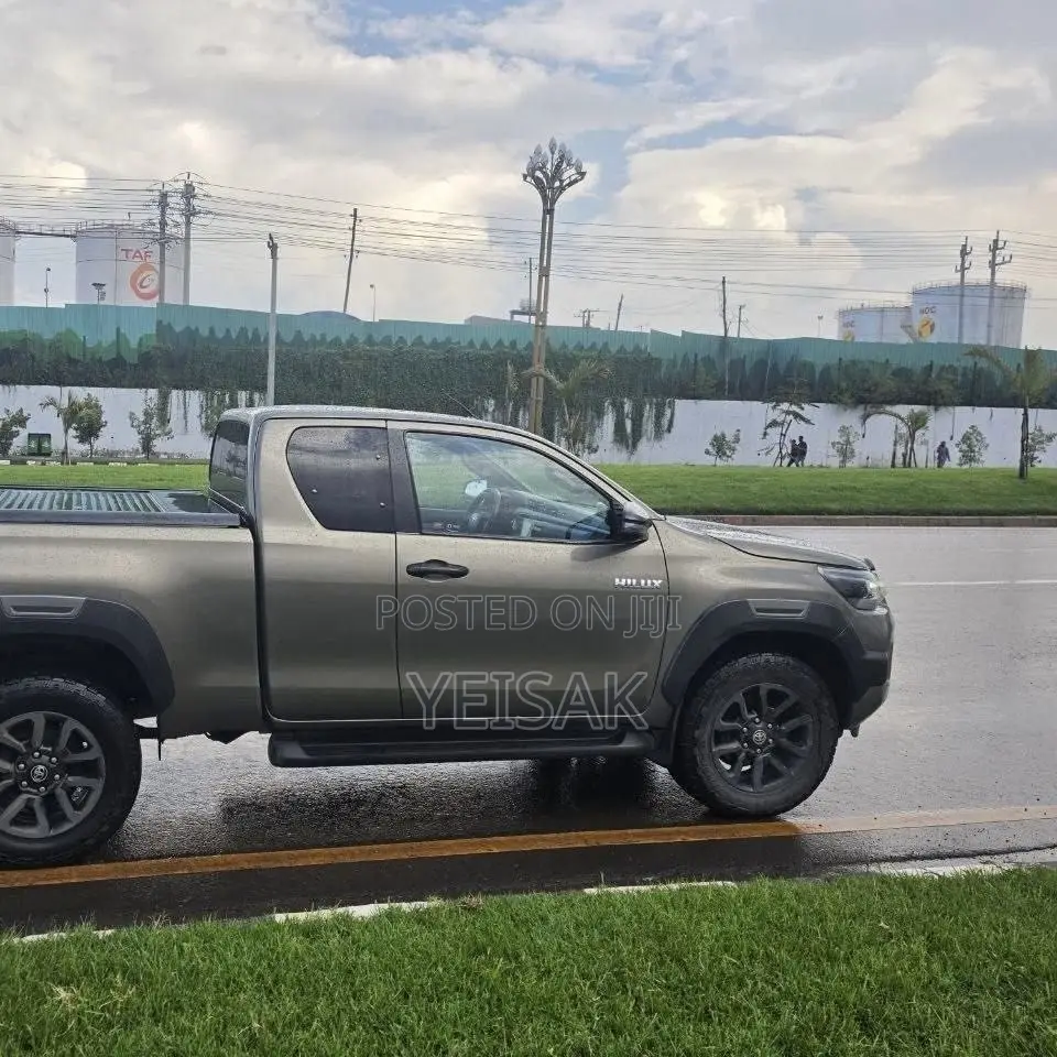 Toyota Hilux 2021 Gray