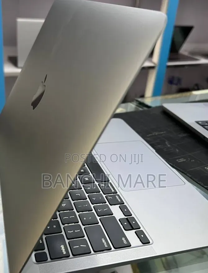 New Laptop Apple MacBook Air 2020 M1 16GB Apple M1 SSD 256GB