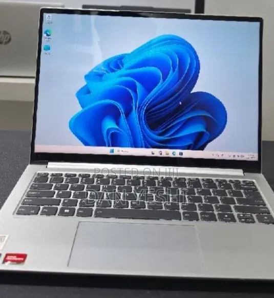 New Laptop Lenovo 16GB AMD Ryzen 7 SSD 512GB