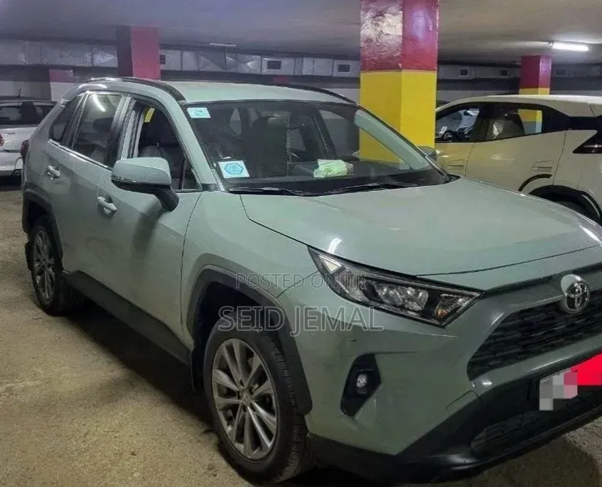 Toyota RAV4 2021 Green