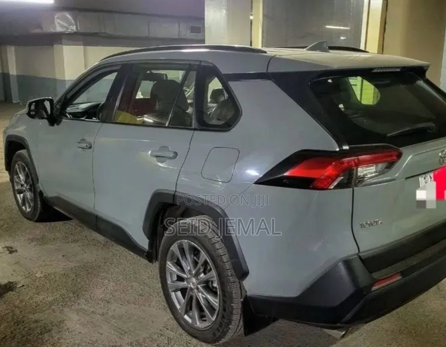 Toyota RAV4 2021 Green