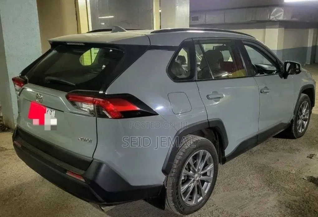 Toyota RAV4 2021 Green