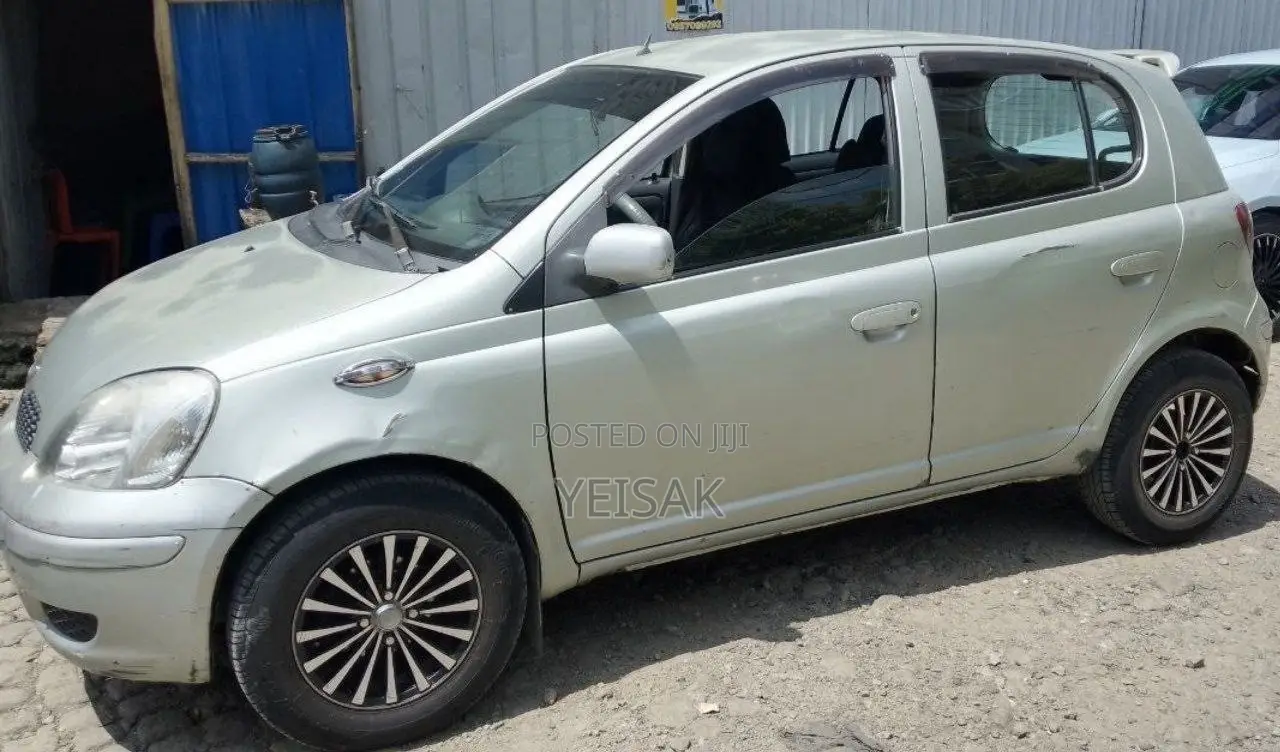 Toyota Vitz 2002 Silver