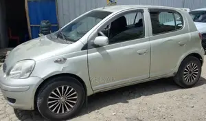 Toyota Vitz 2002 Silver