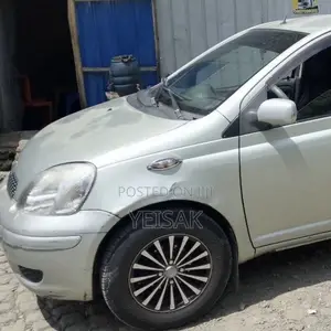 Toyota Vitz 2002 Silver