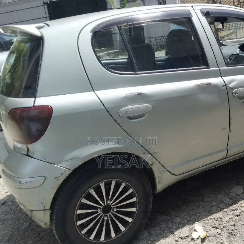 Toyota Vitz 2002 Silver
