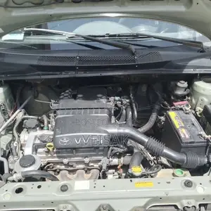 Toyota Vitz 2002 Silver