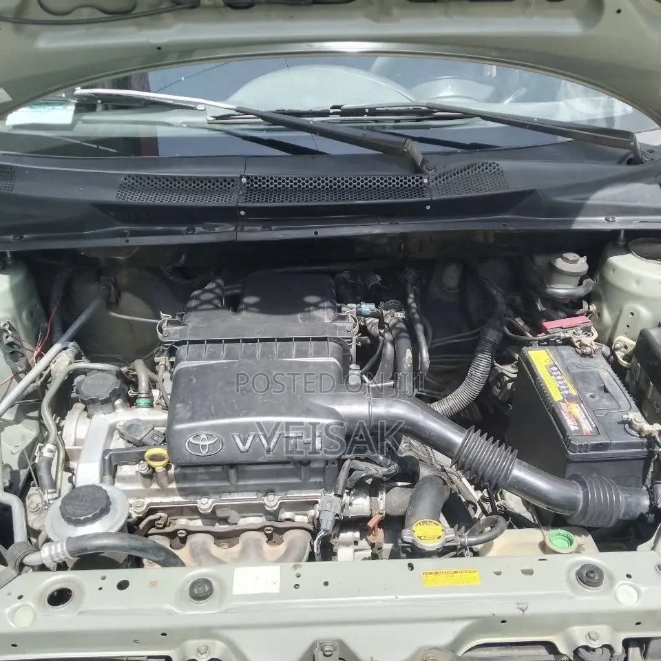 Toyota Vitz 2002 Silver