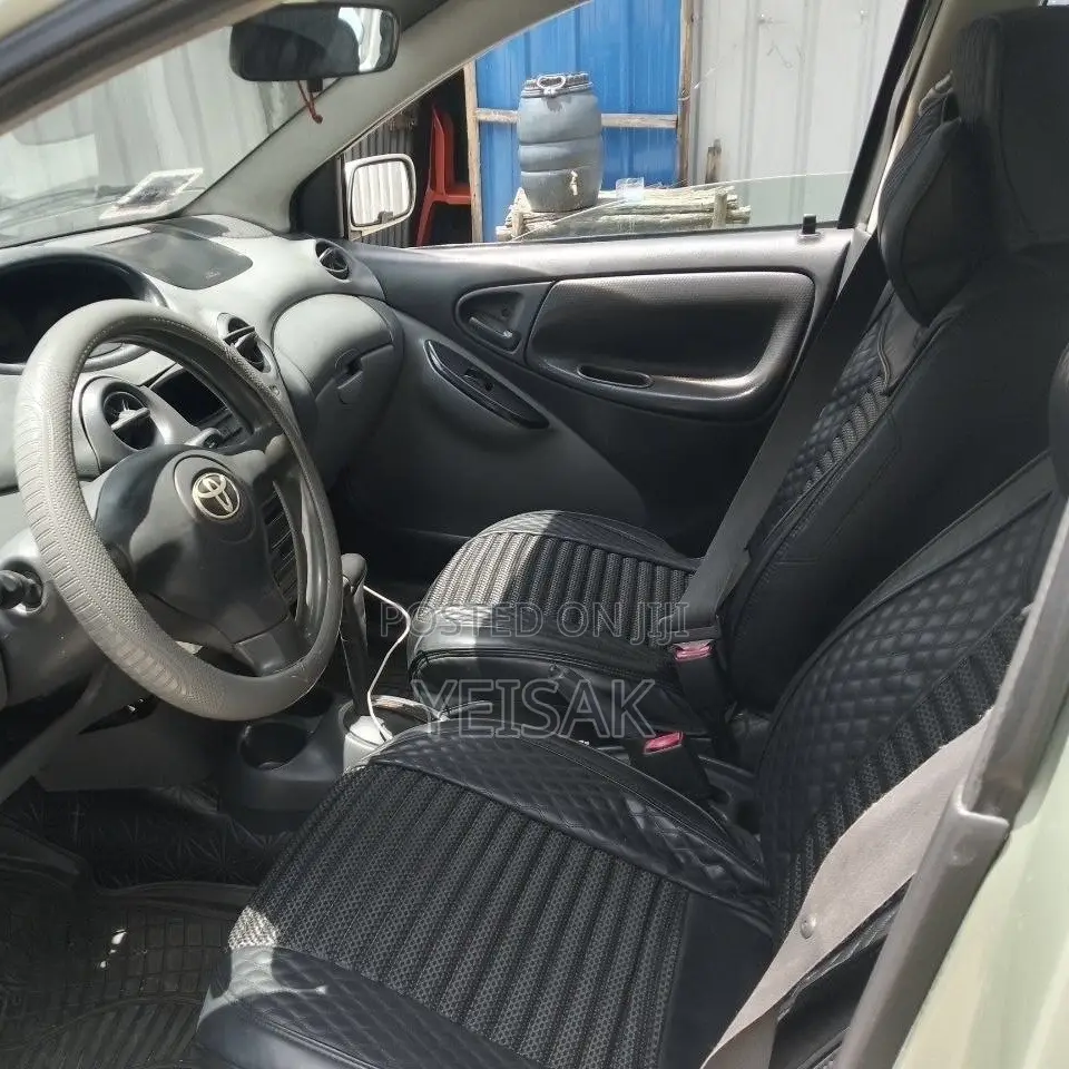 Toyota Vitz 2002 Silver
