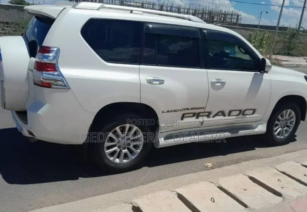 Toyota Land Cruiser Prado 2016 White