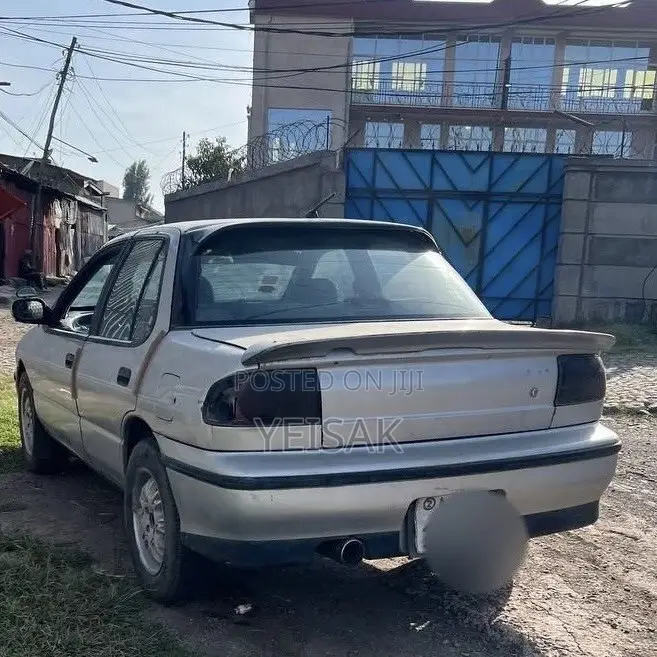 Isuzu Stylus 1992 Silver