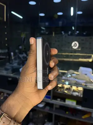 Rugga's MagOn Series 10,000mAh Magnetic Wireless Power Bank