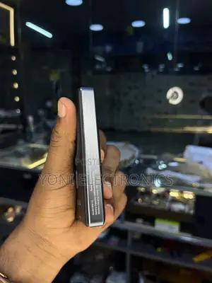 Rugga's MagOn Series 10,000mAh Magnetic Wireless Power Bank
