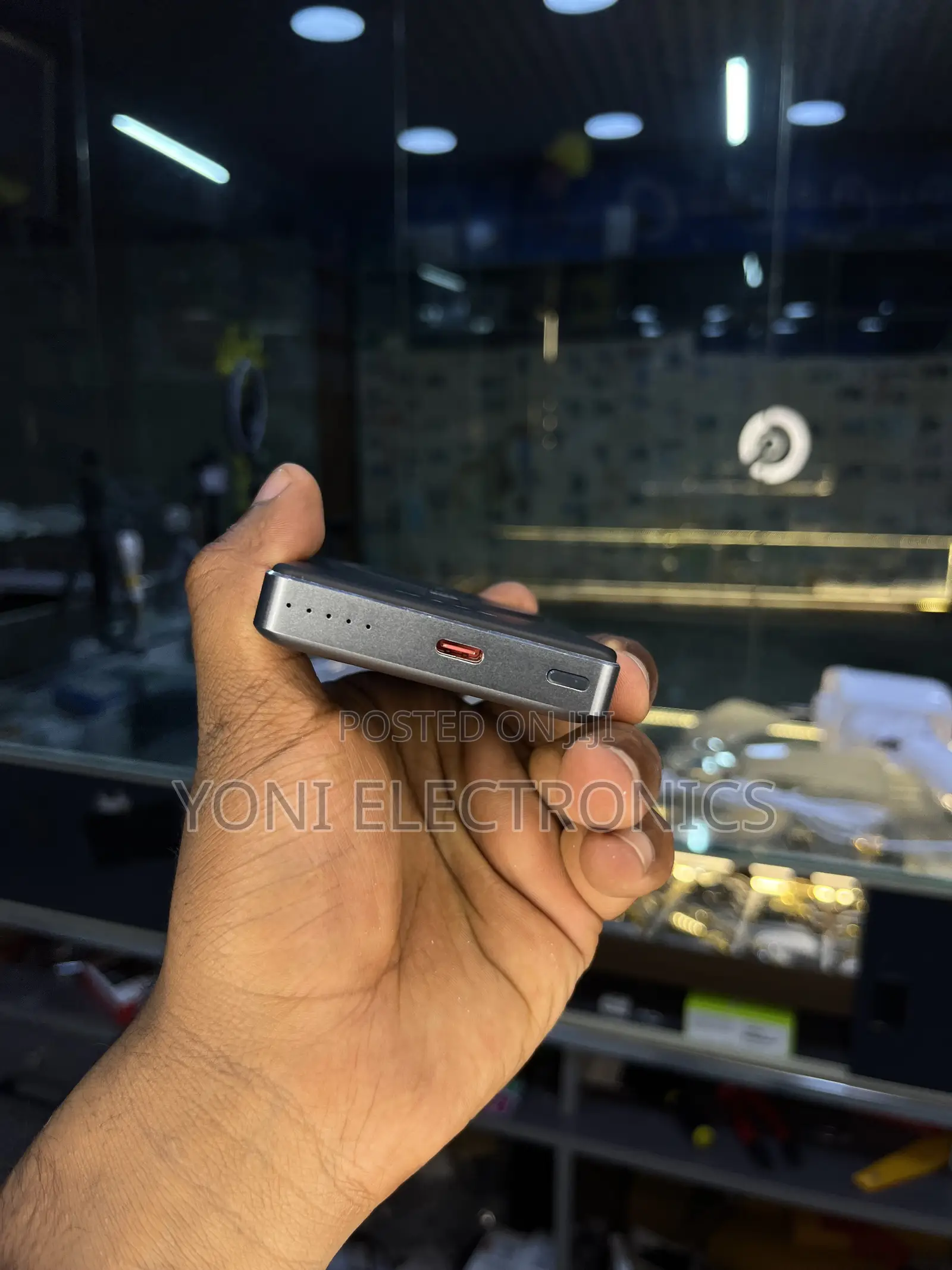 Rugga's MagOn Series 10,000mAh Magnetic Wireless Power Bank
