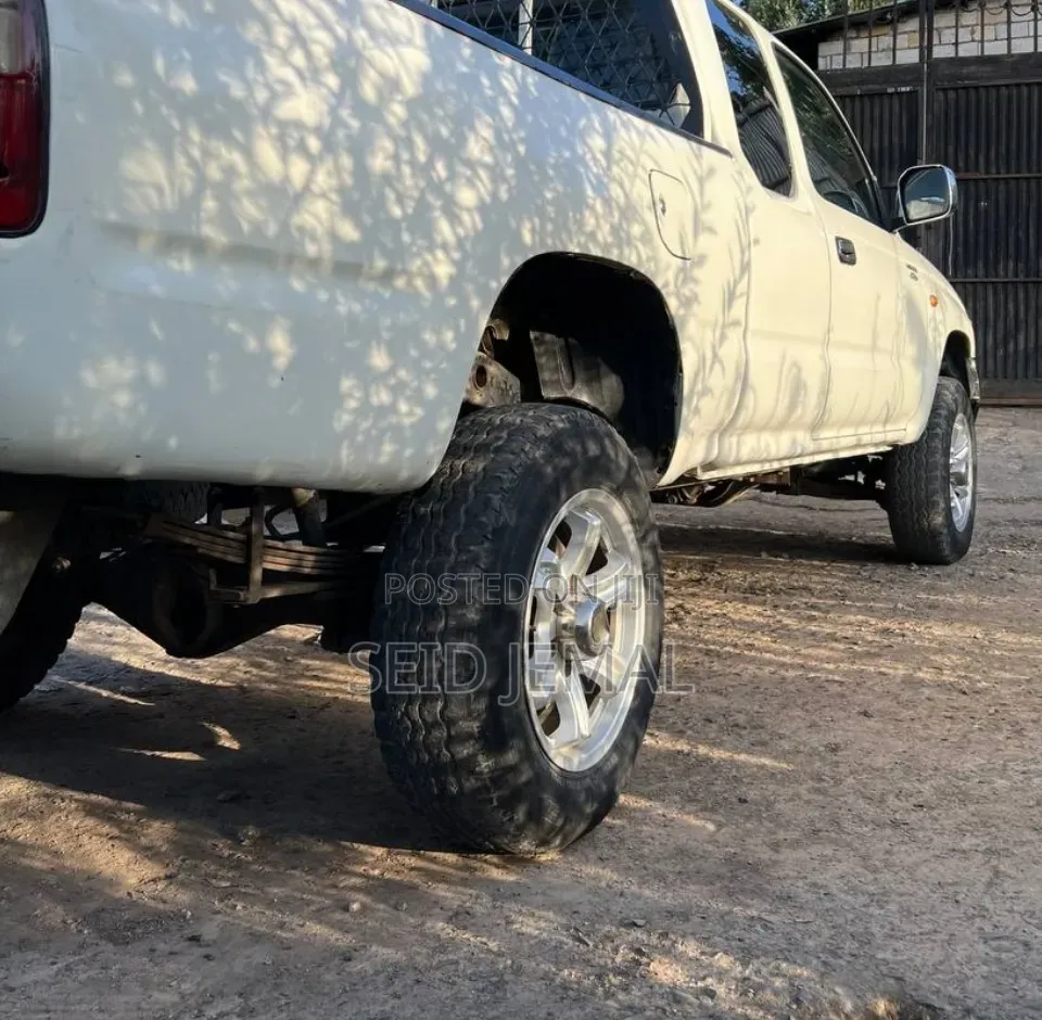 Toyota Hilux 2004 White