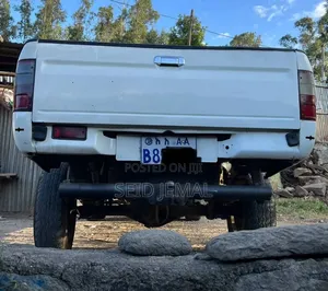Toyota Hilux 2004 White