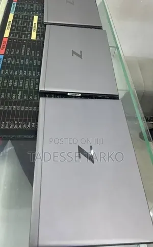 New Laptop HP ZBook Firefly G8 16GB Intel Core i7 SSD 512GB