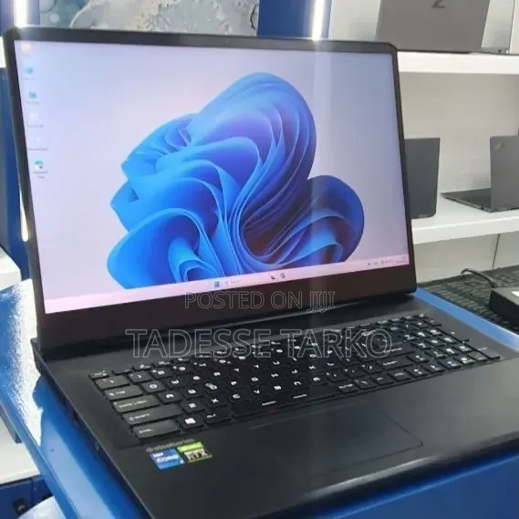New Laptop MSI GP75 Leopard 16GB Intel Core i7 SSD 512GB