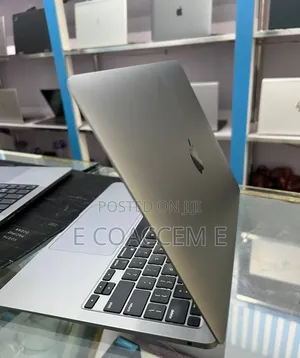 New Laptop Apple MacBook 16GB Apple M1 SSD 256GB