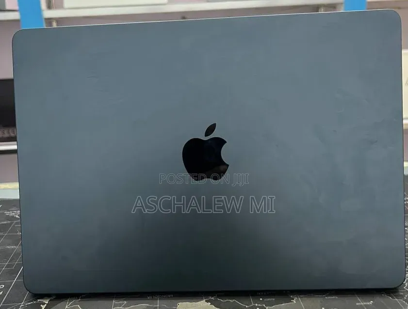 New Laptop Apple MacBook Air 2022 M2 16GB Apple M2 SSD 512GB