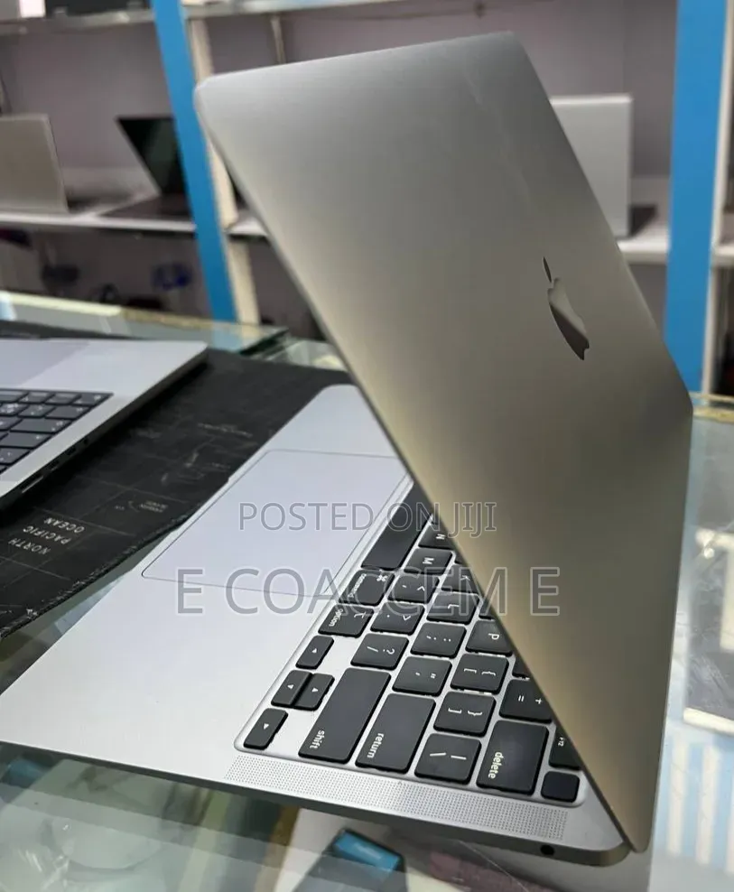 New Laptop Apple MacBook 16GB Apple M1 SSD 256GB