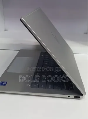 New Laptop HP OmniBook 5 Flip 16GB Intel Core Ultra 7 SSD 1T