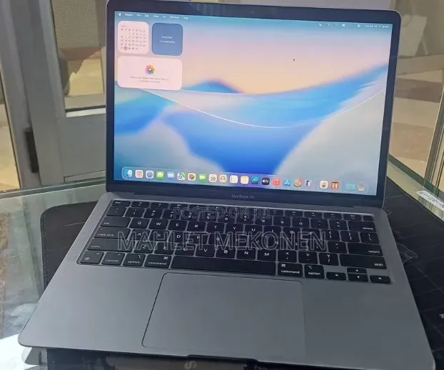 New Laptop Apple MacBook Pro 2021 M1 8GB Apple M1 SSD 256GB