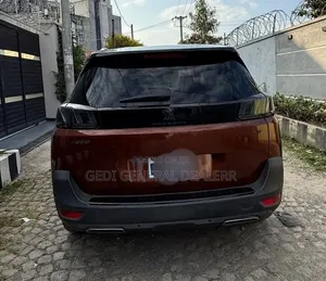 Peugeot 5008 2021 Brown