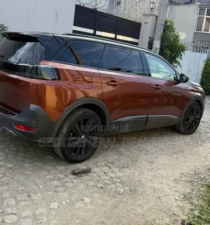 Peugeot 5008 2021 Brown