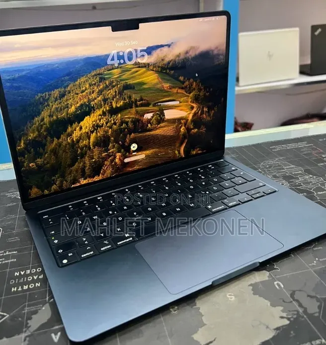 New Laptop Apple MacBook Air 2022 M2 16GB Apple M2 SSD 512GB