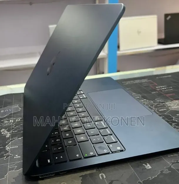 New Laptop Apple MacBook Air 2022 M2 16GB Apple M2 SSD 512GB