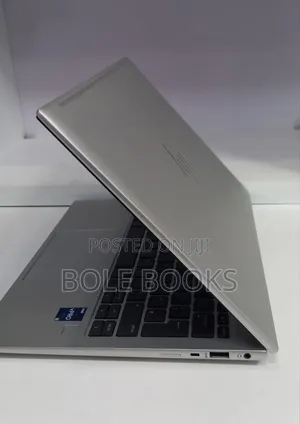 New Laptop HP EliteBook 830 G9 16GB Intel Core i5 SSD 512GB