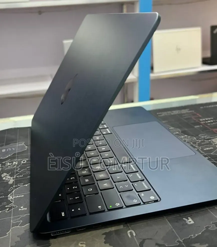 New Laptop Apple MacBook Air 2022 M2 16GB Apple M2 SSD 512GB