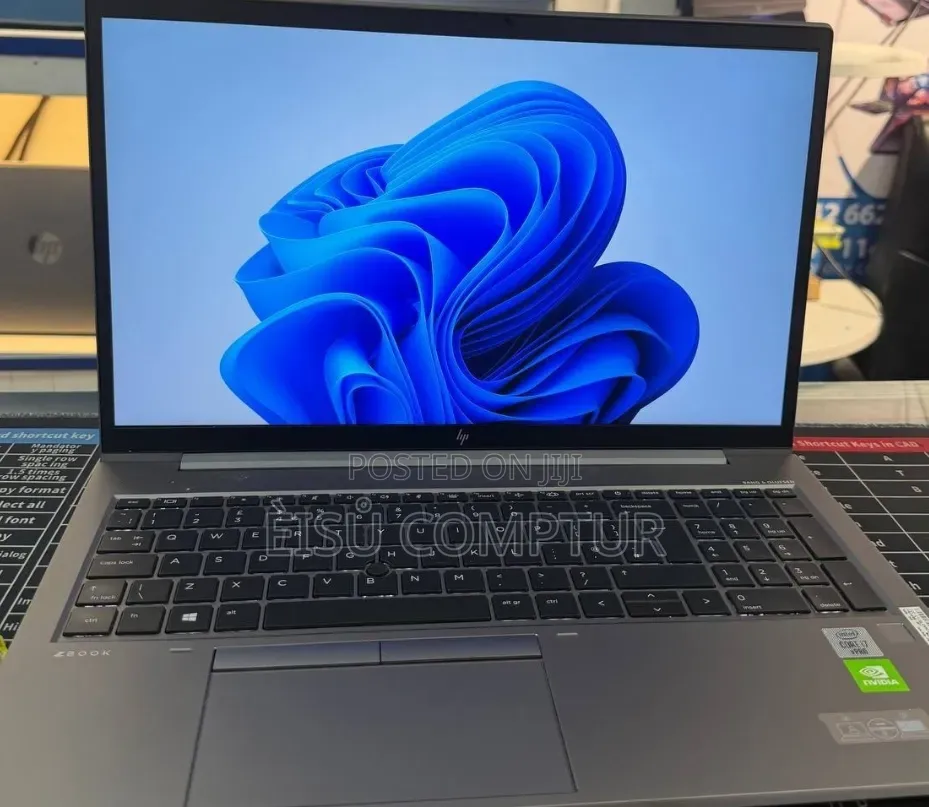 New Laptop HP ZBook Power G7 16GB Intel Core i7 SSD 512GB