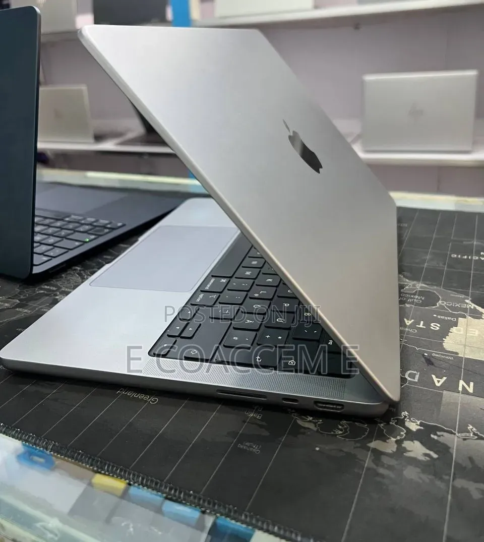 New Laptop Apple MacBook 16GB SSD 512GB