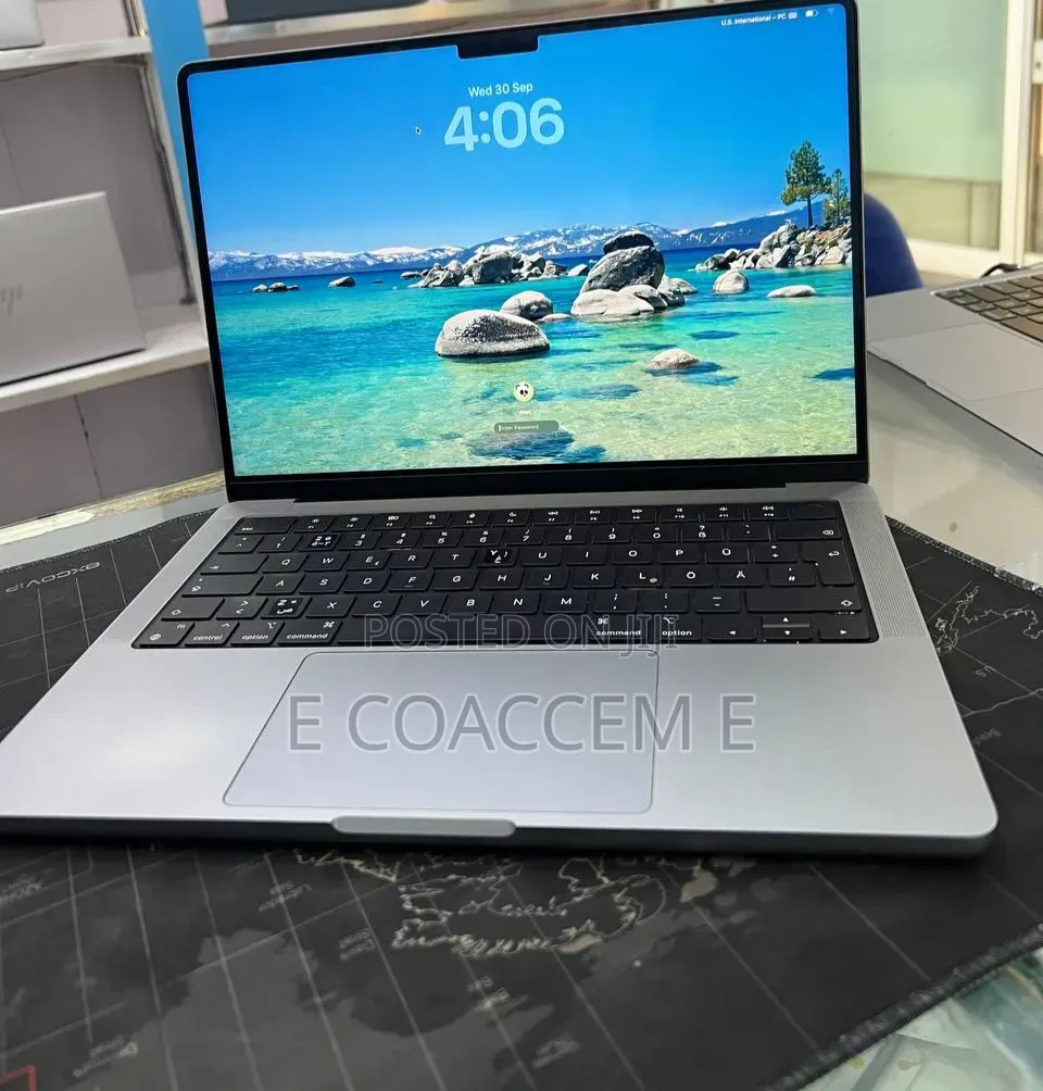 New Laptop Apple MacBook 16GB SSD 512GB