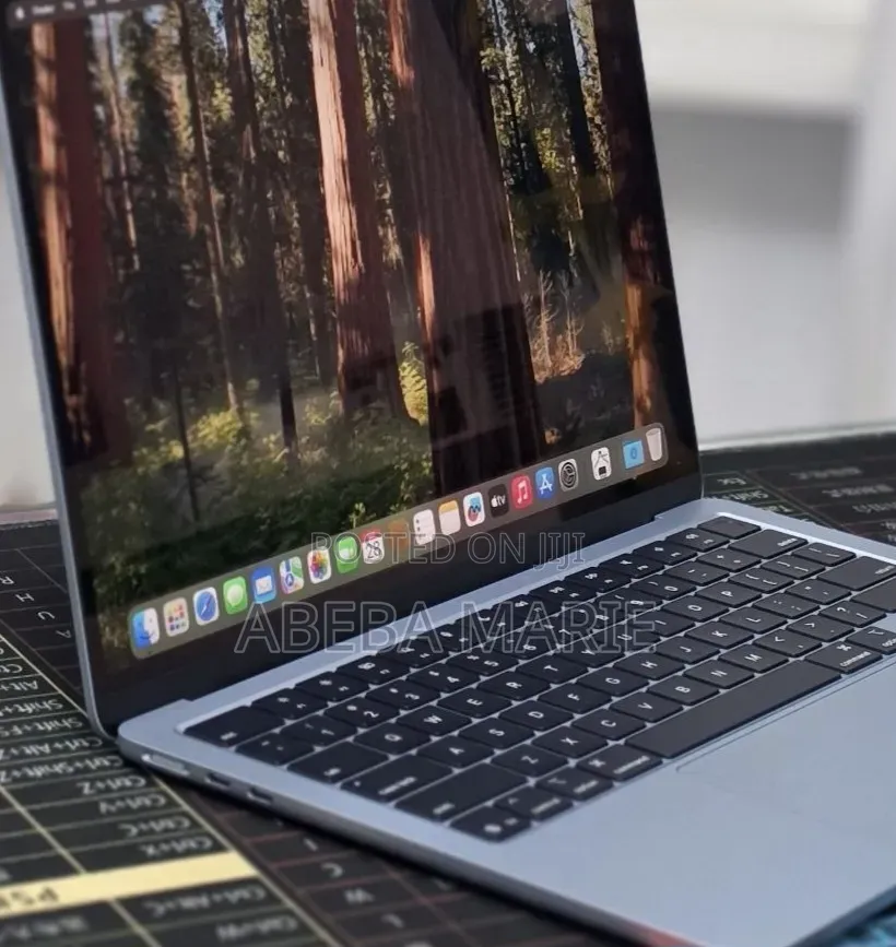 New Laptop Apple MacBook Air 2025 M4 16GB Apple M4 SSD 512GB