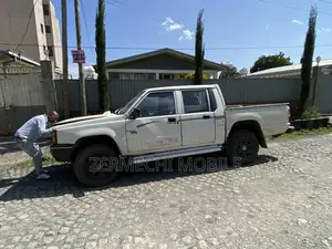 Mitsubishi L200 Double Cab 2.4 4WD 2000 White