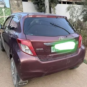 Toyota Yaris 2012 Red