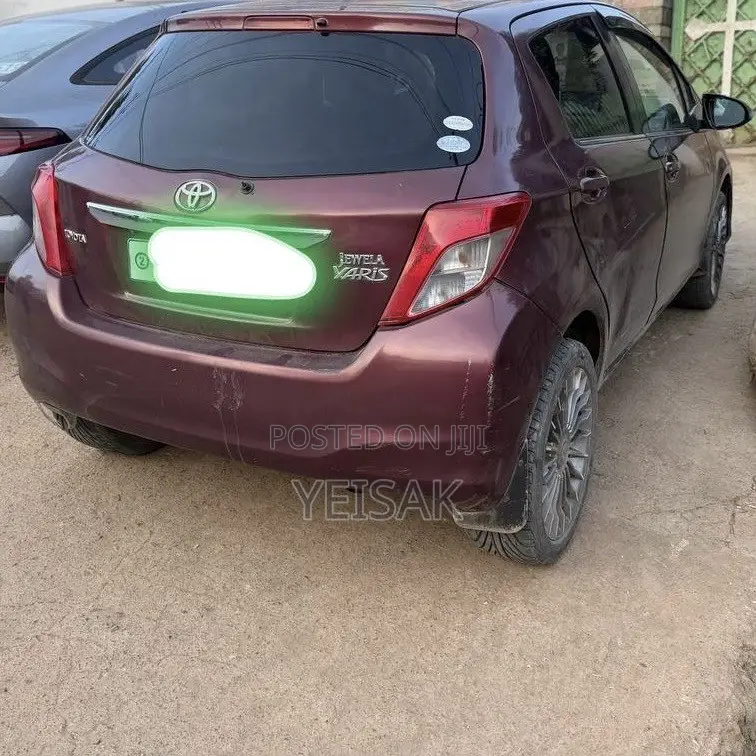 Toyota Yaris 2012 Red