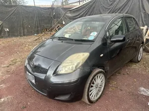 Toyota Yaris 2010 Black